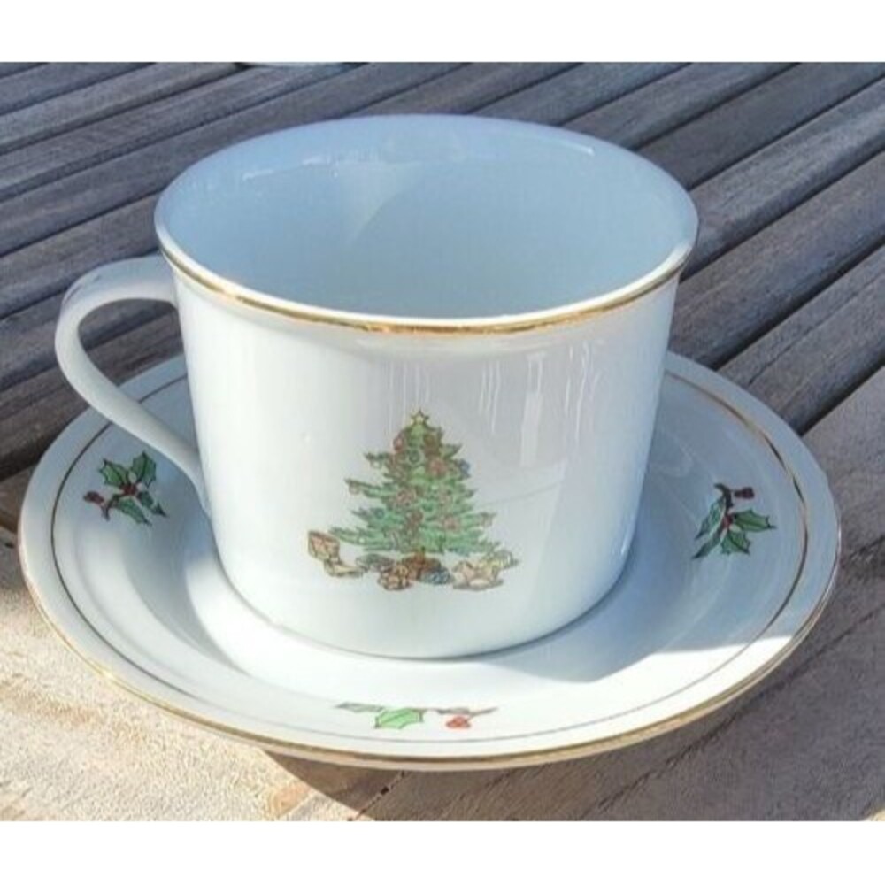 Set of 4 Holiday Hostess Christmas Tree Flat Cup & Saucer Set